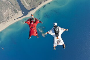 Видео планирующих полетов на скорости - wingsuit 