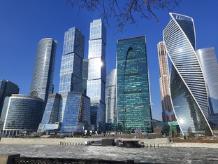 Москва 2025: У высотки на набережной Шевченко. У Москва-Сити и Триумфальной арки