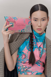 Путешествие по России вместе с платками бренда "Русские в моде"