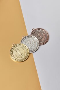 Рейтинги страховых компаний и банков: кто платит быстро, а кто кормит завтраками