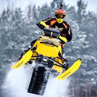 Вкручиваемые шипы для снегохода.