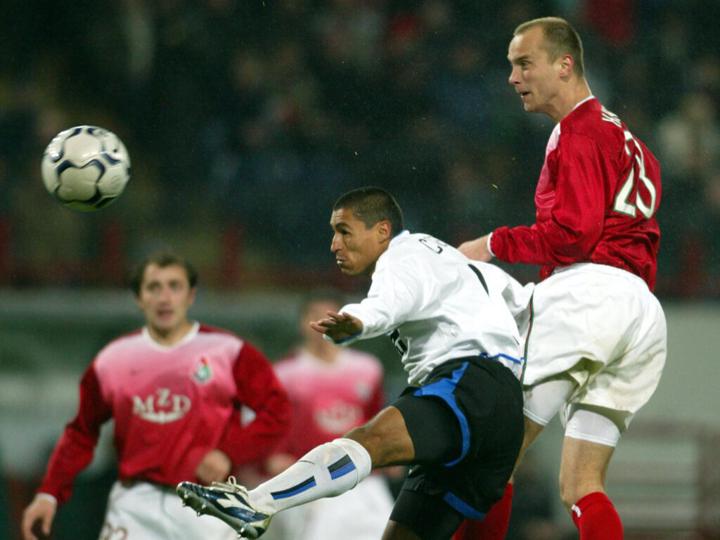 Локомотив интер 2003. 11 октября 2003 год. 11 октября 2003 год. Международный день девочек. Тьерри анри арсенал 2003.