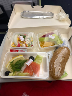 Чем кормят на борту авиалиний?