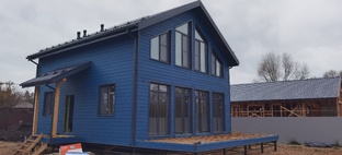 Дом двухэтажный 8,5х9,0 м с патио