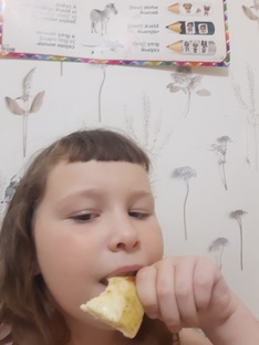 всем пиццы в честь учёбы