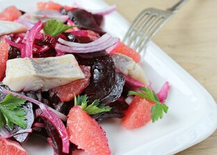 Салаты, закуски, майонез.