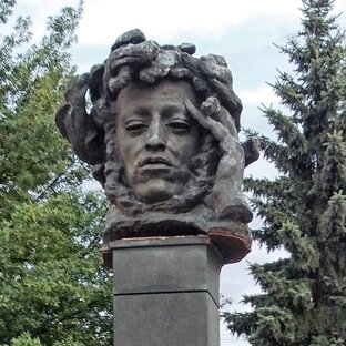 Литературные музеи и памятники