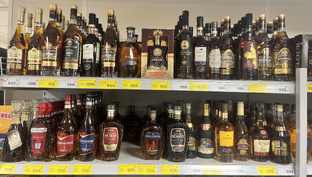 Выбор коньяка в магазинах