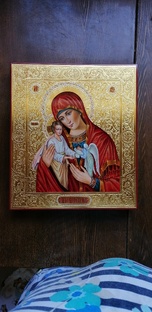 Икона с декоративной чеканкой.