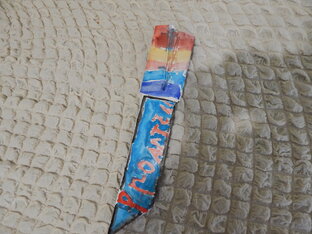 Смотрите какой я бумажный ножик сделал