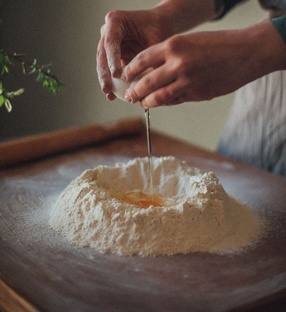 Мужчина на кухне