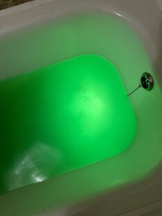 Растворяем 4 бомбочки для ванн! 