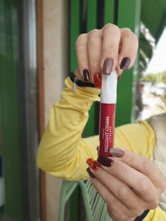 Помады, блески для губ