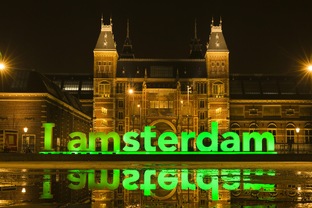 Голландцы, живущие в центре Амстердама, показывают свои дома