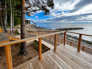 Современная терраса на берегу Финского залива