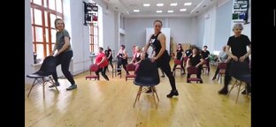 Танцевальный фитнес со стульями!! 