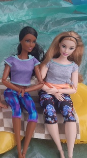 Його - девочки Наташа и Юля.