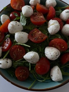 Приготовление разных салатов