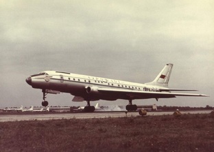 Ту-104