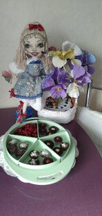 Цветочные букеты конфеты  в кукольных историях.