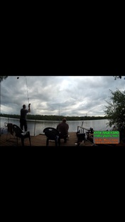 Ловля леща с пирса на донки и удочки. Хитрая оснастка у товарища на хищную рыбу.