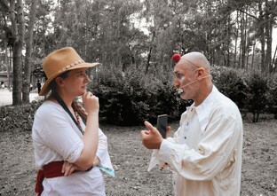 Интервью с артистами любых уличных театров!