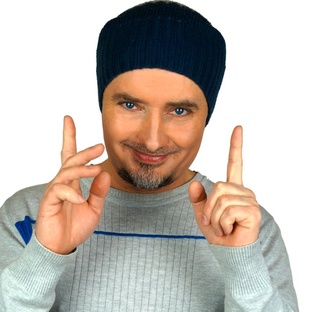 Пишу песни.