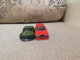  Mazda RX-3,Volvo 850 Estate.