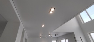 Теневые натяжные потолки с ПВХ профилем