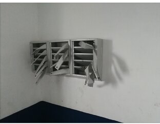 Почтовые ящики в подъезде 