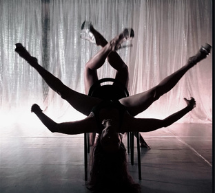 Танцы на стуле 