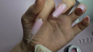 Наращивание ногтей 