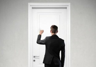 Мужчина на пороге 🤠💖🔮