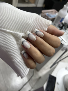 Французский маникюр 