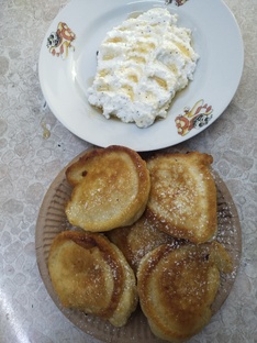 Оладьи и творог с сиропом топинамбура 