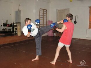 Удары ногами, акценты (с нуля)