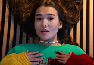 АЗЯН - вокалистка группы OTYKEN