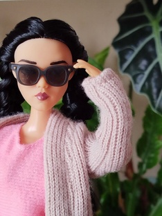 хочу куколку как у той девочки))