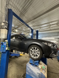 Тихий стук за дверью гаража