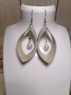 Серьги из кожи