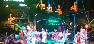 Куба далека, Куба рядом