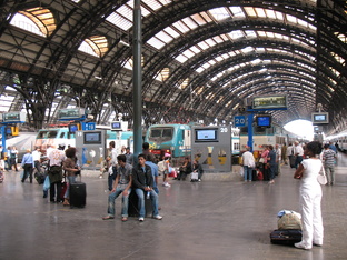 1. Alla stazione