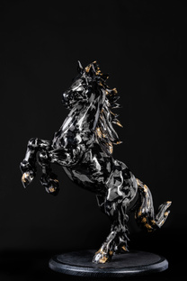 Аксессуары из карбона, эко-кожи и алькантары