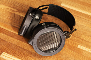 Проводные охватывающие наушники