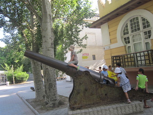 Театры и концертные залы