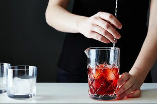 Миксологический путеводитель: шесть уроков по ключевым техникам коктейлей