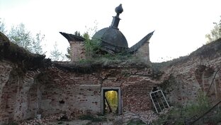 Заброшенные деревни, рухнувшие церкви 