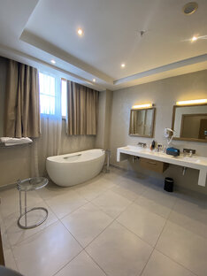 Обзор на отели , рестораны и кафе