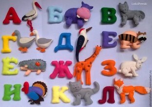 Лепим из пластилина алфавит.