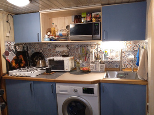 Кухня в маленьком домике руками сына.